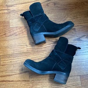 Manas Suede Boots in Black